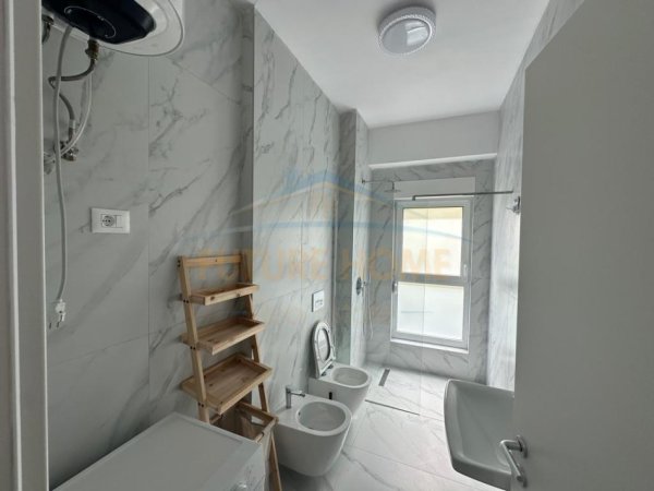 Tirane, jepet me qera apartament 1+1+Ballkon Kati 3, 51 m² 450 € (Kompleksi Kaimi)