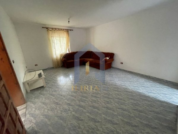 Tirane, jepet me qera shtepi 1+1+Ballkon Kati 0, 85 m² 350 € 