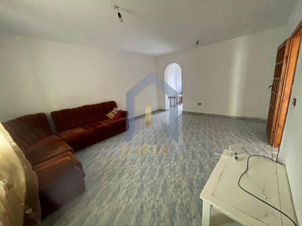 Tirane, jepet me qera shtepi 1+1+Ballkon Kati 0, 85 m² 350 € 