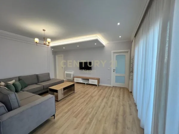 Tirane, jepet me qera apartament+verande | Penthouse 2+1+Aneks+Ballkon Kati 6, 140 m² 1.000 € (Neom122246)