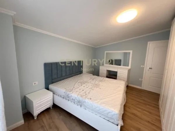 Tirane, jepet me qera apartament+verande | Penthouse 2+1+Aneks+Ballkon Kati 6, 140 m² 1.000 € (Neom122246)