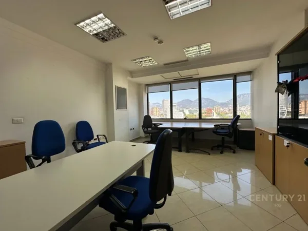 Tirane, jepet me qera zyre Kati 10, 456 m² 9.120 € (Kullat Binjake)