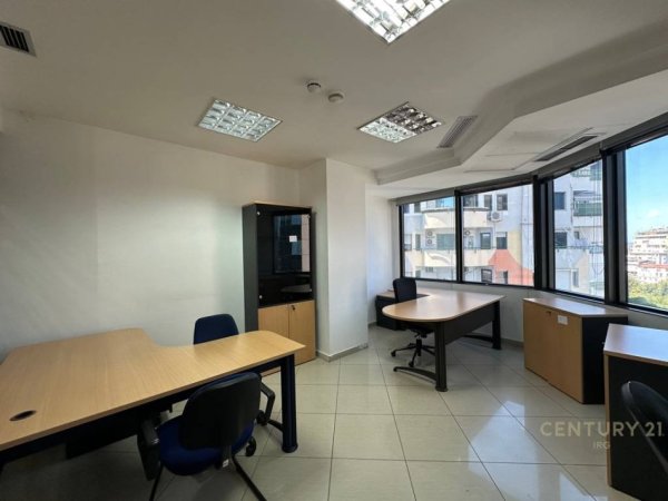 Tirane, jepet me qera zyre Kati 10, 456 m² 9.120 € (Kullat Binjake)