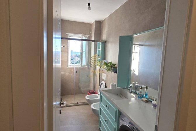 Tirane, jepet me qera apartament 1+1+Ballkon Kati 6, 60 m² 750 € (Rruga Xhanfize Keko)
