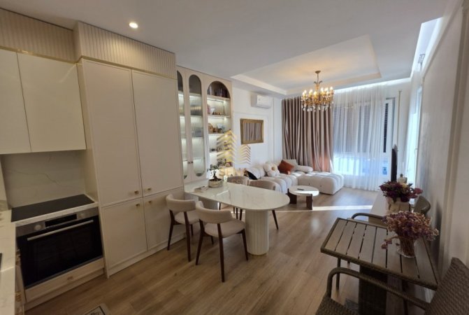 Tirane, jepet me qera apartament 1+1+Ballkon Kati 6, 60 m² 750 € (Rruga Xhanfize Keko)
