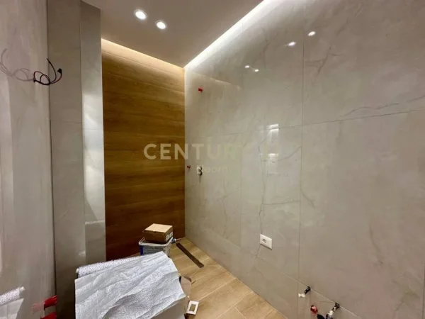 Tirane, shitet apartament 2+1+Aneks+Ballkon Kati 1, 107 m² 214.000 € (Neom122608)