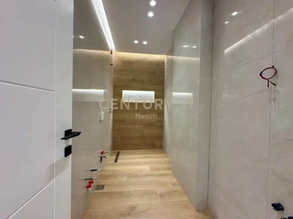Tirane, shitet apartament 2+1+Aneks+Ballkon Kati 1, 107 m² 214.000 € (Neom122608)