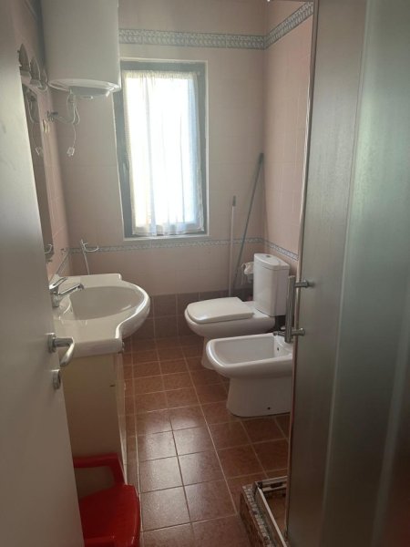 Tirane, jepet me qera apartament 2+1 , 80 m² 700 € 