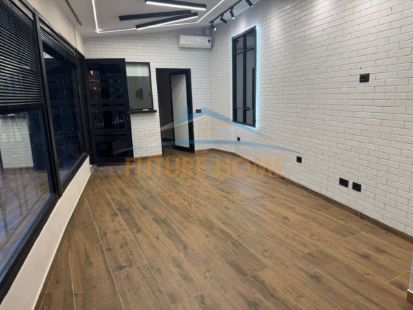 Tirane, jepet me qera ambjent biznesi Kati 0, 60 m² 700 € 