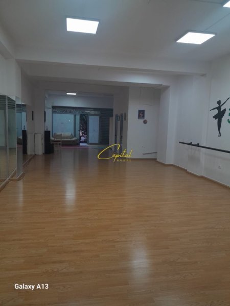 Tirane, jepet me qera ambjent biznesi Kati 0, 110 m² 600 € (YZBERISHT)