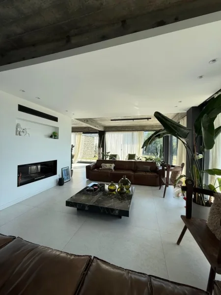 Tirane, shitet Vile 1 Katshe Kati 1, 420 m² (Mullet)