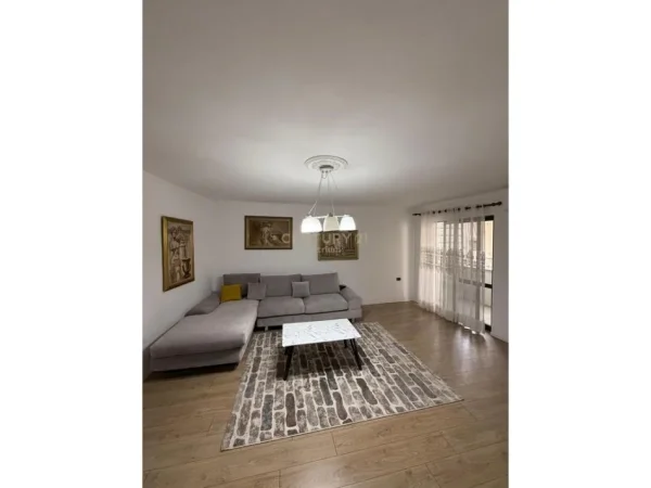 Tirane, jepet me qera apartament 2+1 Kati 4, 85 m² 650 € (VASIL SHANTO)