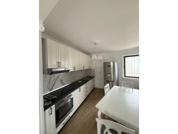 Tirane, jepet me qera apartament 2+1 Kati 4, 85 m² 650 € (VASIL SHANTO)