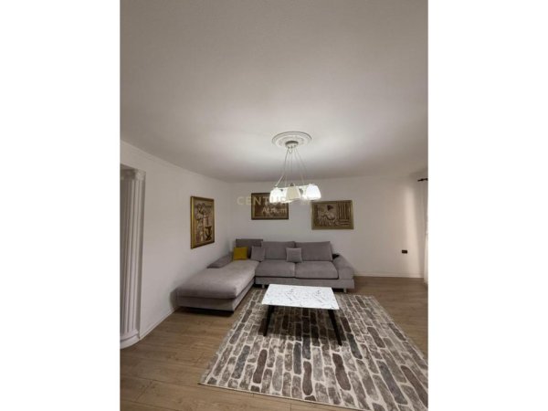 Tirane, jepet me qera apartament 2+1 Kati 4, 85 m² 650 € (VASIL SHANTO)