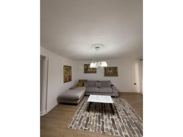 Tirane, jepet me qera apartament 2+1 Kati 4, 85 m² 650 € (VASIL SHANTO)