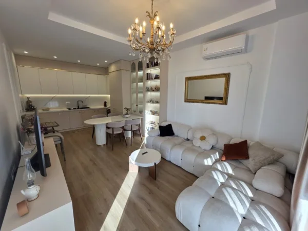 Tirane, jap me qera apartament 1+1 Kati 6, 70 m² 750 € (Pocelan, Rezidenca Erli)