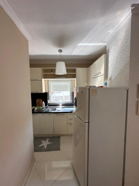 Tirane, jepet me qera apartament 3+1+Ballkon Kati 2, 135 m² 900 € (Rruga e Kavajes)