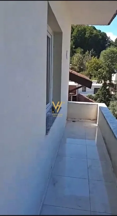 Tirane, jepet me qera apartament 3+1+Ballkon Kati 3, 120 m² 500 € (QYTET STUDENTI)