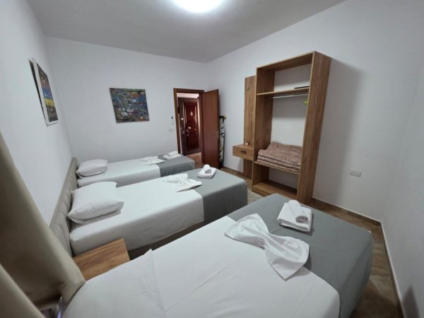 Tirane, jepet me qera apartament 2+1+Ballkon Kati 3, 90 m² 600 € (Rruga Rrapo Hekali)