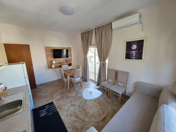 Tirane, jepet me qera apartament 2+1+Ballkon Kati 3, 90 m² 600 € (Rruga Rrapo Hekali)