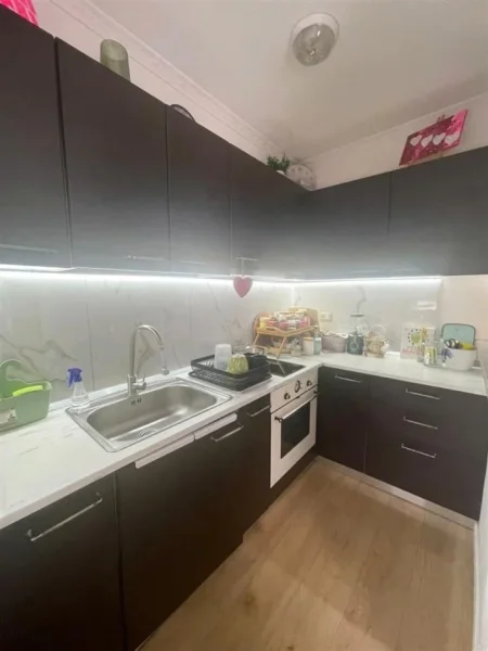 Tirane, jepet me qera apartament 1+1+Ballkon Kati 4, 60 m² 500 € (ISH RESTORANT DURRESI)