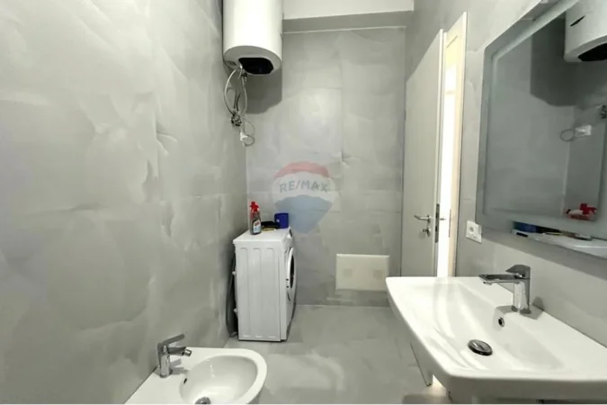 Tirane, jepet me qera apartament 1+1+Ballkon , 60 m² 450 € (Ali Demi)