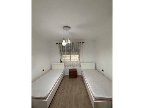 Tirane, jepet me qera apartament 2+1 Kati 4, 85 m² 650 € (Vasil Shanto)