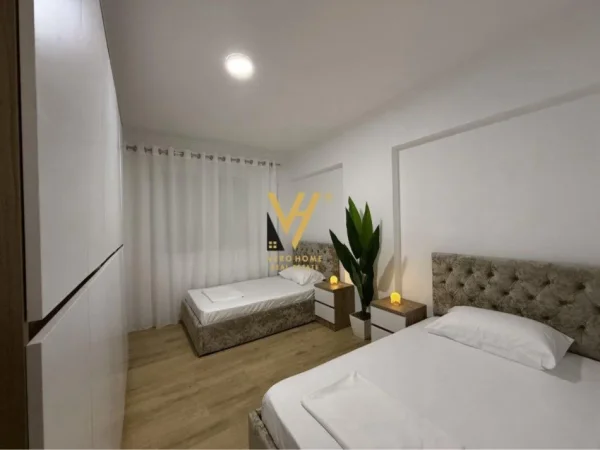 Tirane, jepet me qera apartament 2+1+Ballkon Kati 2, 150 m² 800 € (LIQENI I THATE)