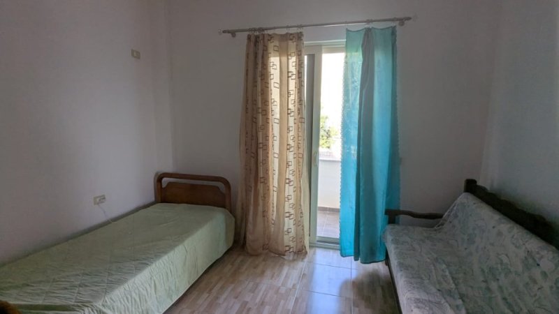 Tirane, jepet me qera shtepi 2+1+Ballkon Kati 2, 115 m² 350 € (kodra e priftit)
