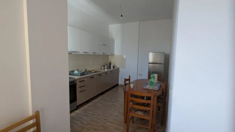 Tirane, jepet me qera shtepi 2+1+Ballkon Kati 2, 115 m² 350 € (kodra e priftit)
