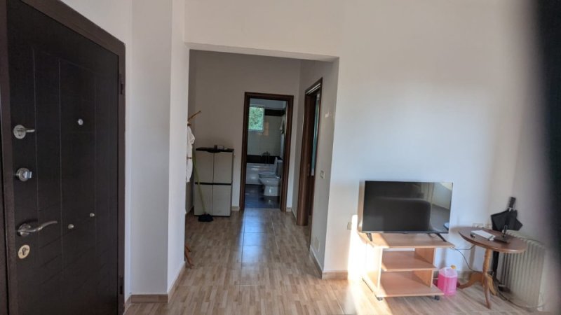 Tirane, jepet me qera shtepi 2+1+Ballkon Kati 2, 115 m² 350 € (kodra e priftit)