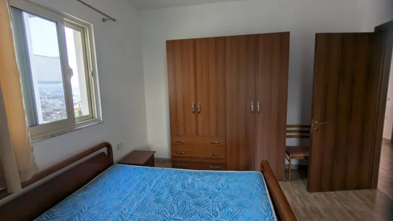 Tirane, jepet me qera shtepi 2+1+Ballkon Kati 2, 115 m² 350 € (kodra e priftit)