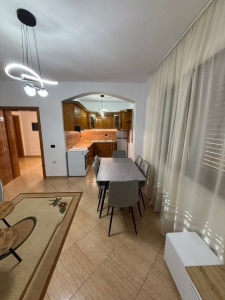 Tirane, jepet me qera apartament 2+1 , 120 m² 500 € 