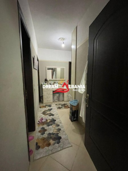 Tirane, jepet me qera apartament 2+1 , 100 m² 600 € (Yzberisht)