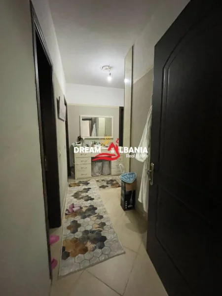 Tirane, jepet me qera apartament 2+1 , 100 m² 600 € (Yzberisht)