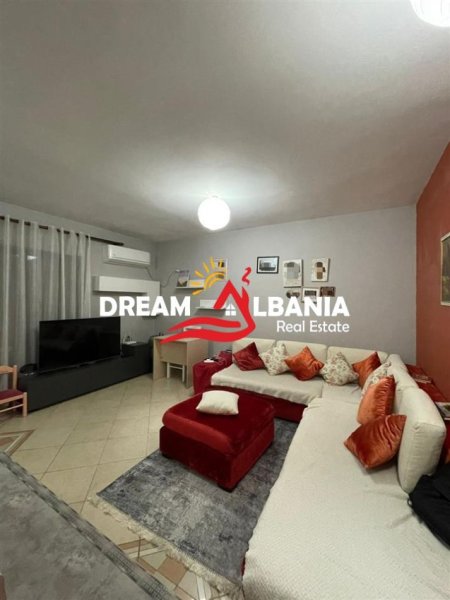 Tirane, jepet me qera apartament 2+1 , 100 m² 600 € (Yzberisht)