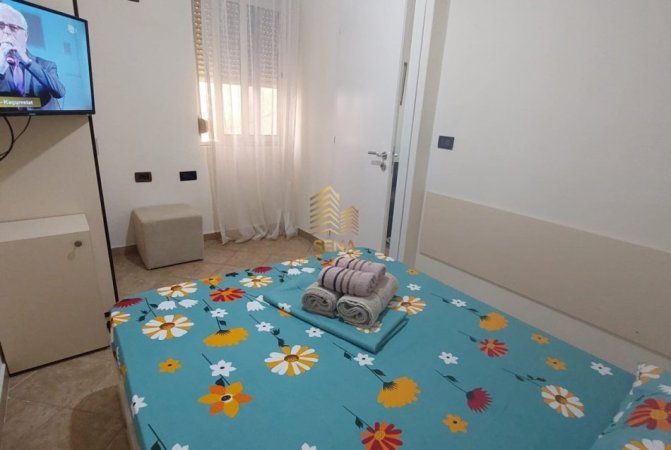Tirane, jepet me qera apartament 1+1 Kati 2, 60 m² 450 € (Rruga 5 Maji)