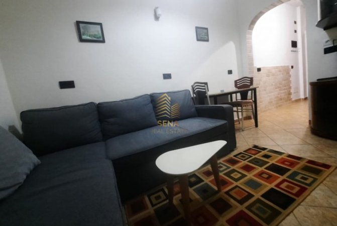 Tirane, jepet me qera apartament 1+1 Kati 2, 60 m² 450 € (Rruga 5 Maji)