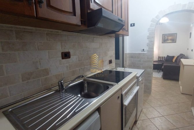Tirane, jepet me qera apartament 1+1 Kati 2, 60 m² 450 € (Rruga 5 Maji)