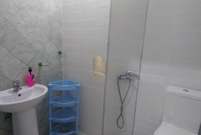 Tirane, jepet me qera apartament 1+1 Kati 2, 60 m² 450 € (Rruga 5 Maji)