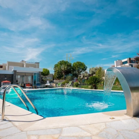 Tirane, shitet Vile 4+1+Ballkon Kati 1, 3.200 m² 1.500.000 € (Kashar)