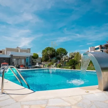 Tirane, shitet Vile 4+1+Ballkon Kati 1, 3.200 m² 1.500.000 € (Kashar)
