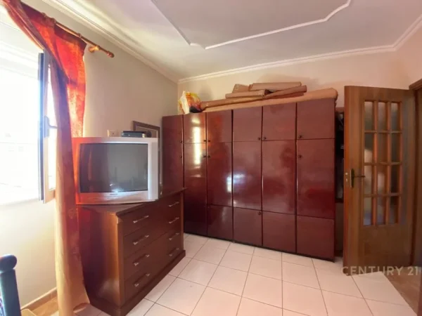 Tirane, jepet me qera apartament 1+1 Kati 3, 58 m² 500 € (RRUGA E DIBRES, MEDRESE)