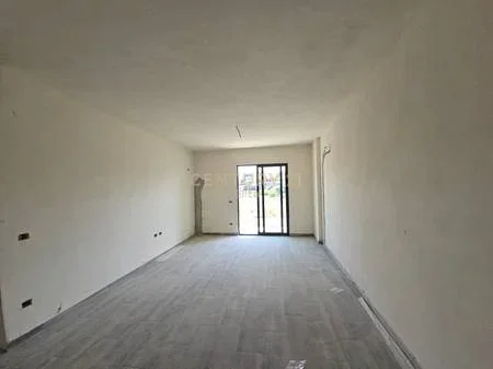 Qerret, shitet apartament 1+1+Ballkon Kati 3, 69 m² 62.000 € (KAVAJE, QERRET)