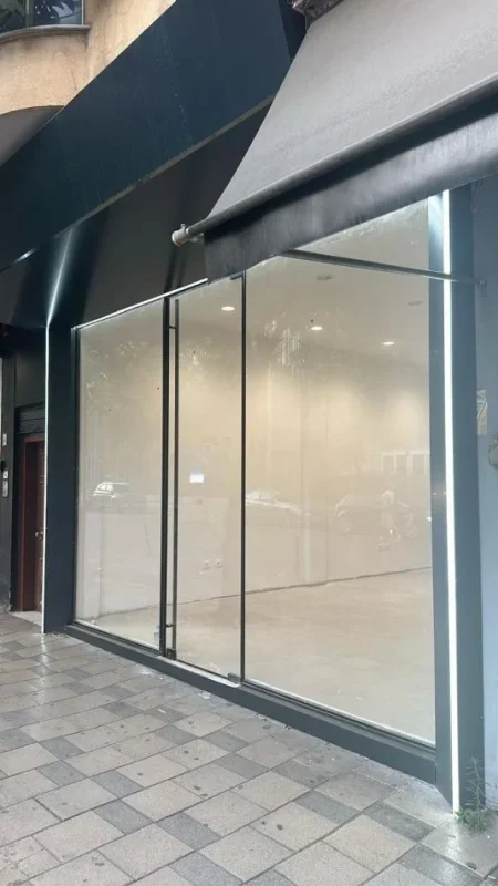 Tirane, jepet me qera dyqan Kati 0, 38 m² 1.300 € (RRUGA E BARRIKADAVE)