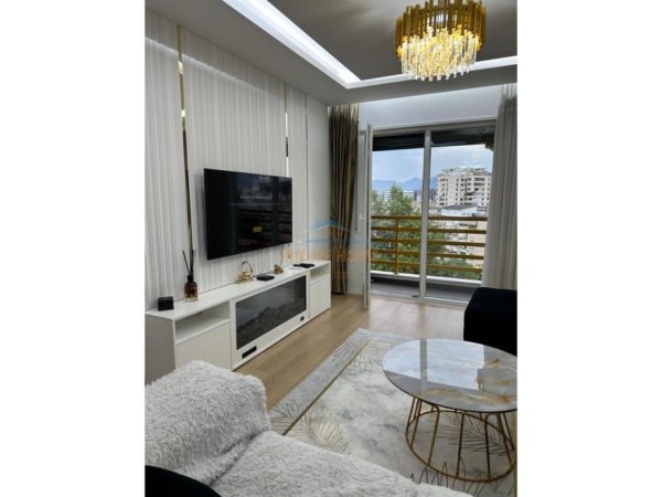 Tirane, jepet me qera apartament 2+1+Ballkon Kati 6, 88 m² 800 € (Rruga Dritan Hoxha)