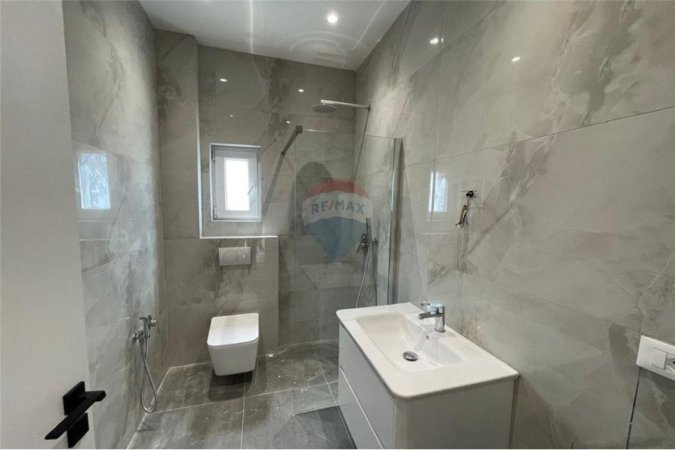 Tirane, shitet apartament 1+1+Ballkon , 60 m² 99.000 € 