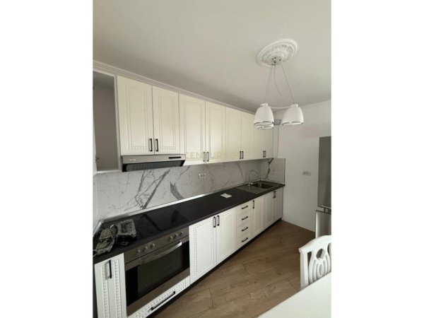 Tirane, jepet me qera apartament 2+1 Kati 4, 85 m² 85 € (Vasil Shanto)