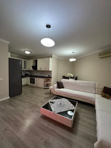 Tirane, shes apartament 2+1+Ballkon Kati 5, 104 m² 240.000 € (Stacioni i Trenit)
