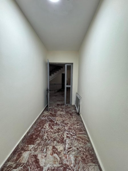Tirane, shes apartament 2+1+Ballkon Kati 5, 104 m² 208.000 € (Stacioni i Trenit)